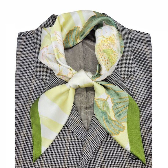 ✨Elegant Bandana Square Scarf Silky Satin Green Beige Floral luxurious Accessory - Picture 1 of 4
